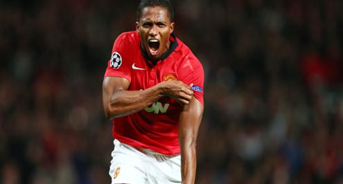 قائد الإكوادور يجدد للشياطين الحمر 3 سنوات 